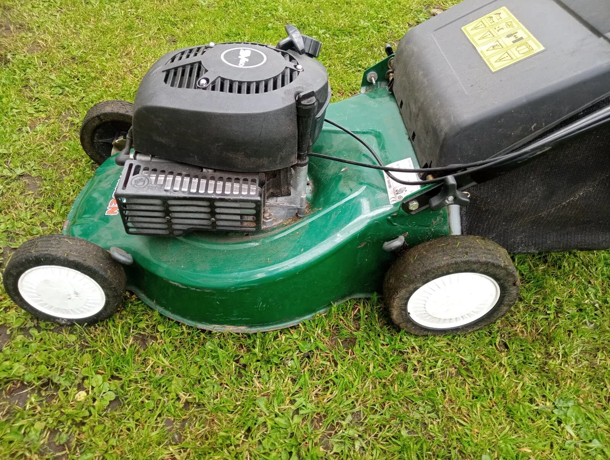 Petrol lawn mower - Image 4