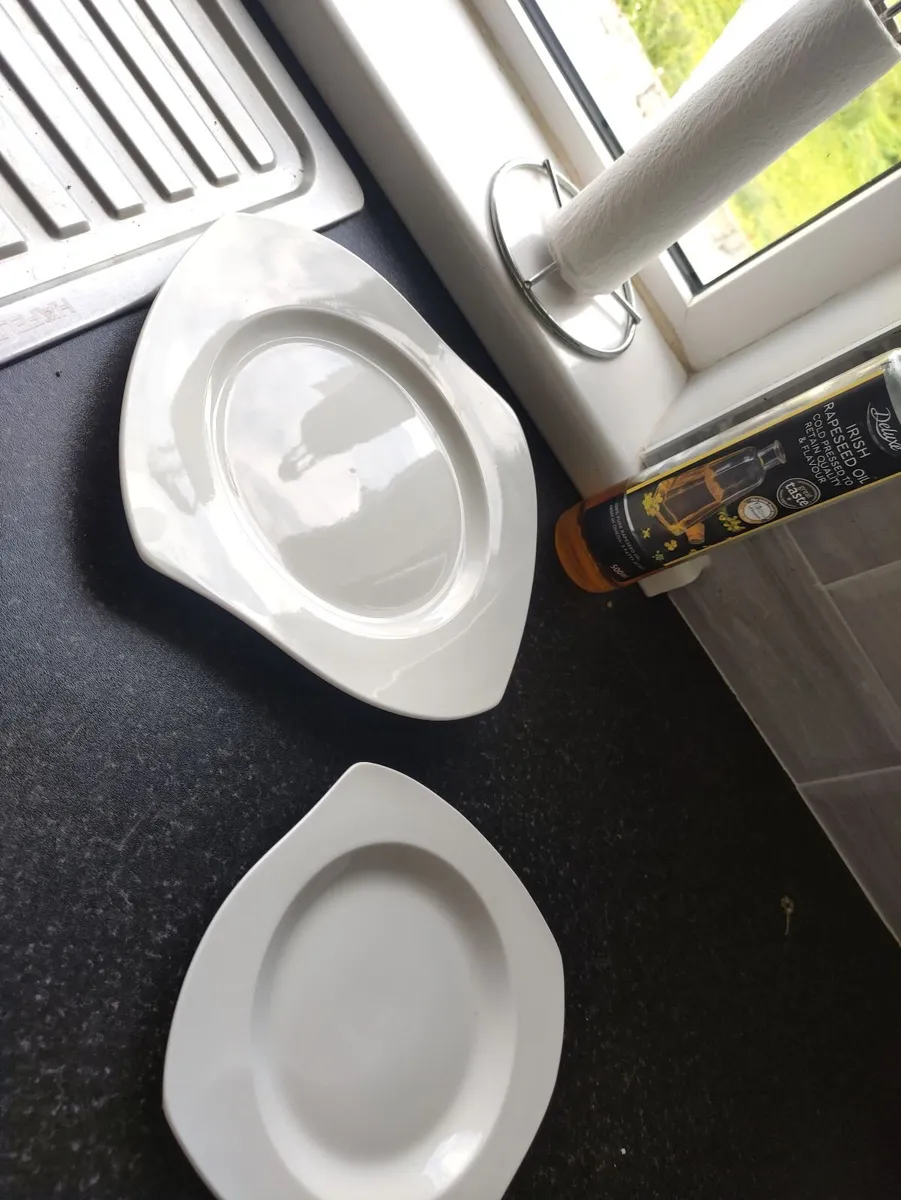 Plates 27 cm And 20 ,5 cm few of them left not use