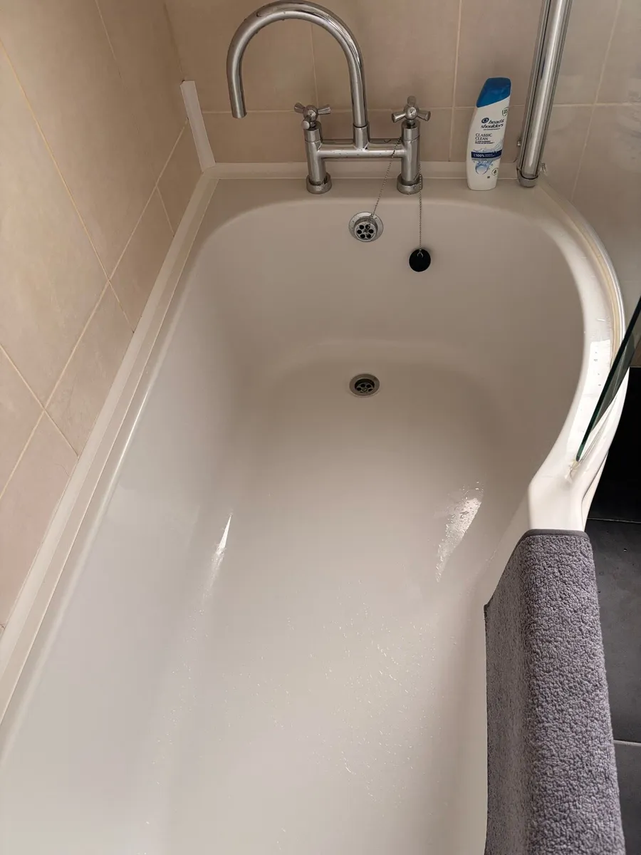 Bathroom Suite - Image 2