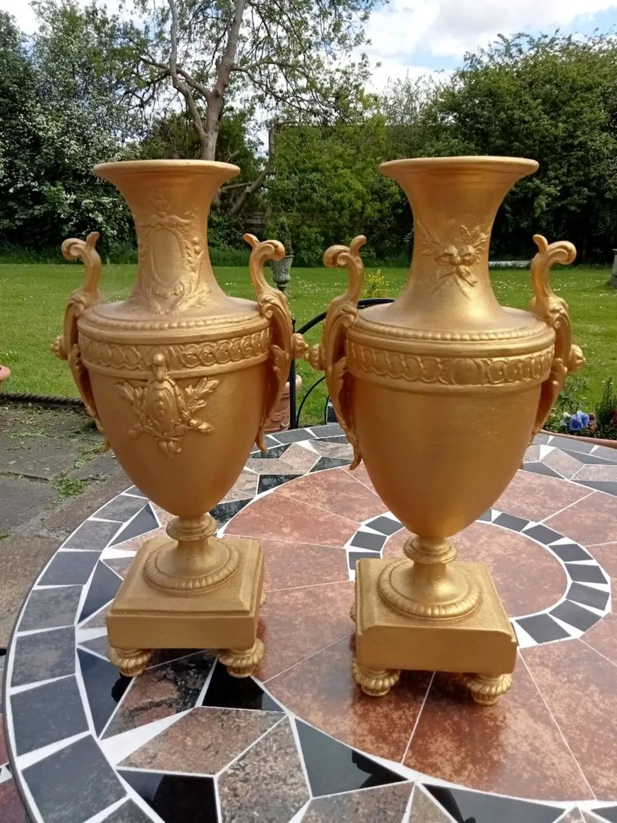 Pair of tall urns - Image 1
