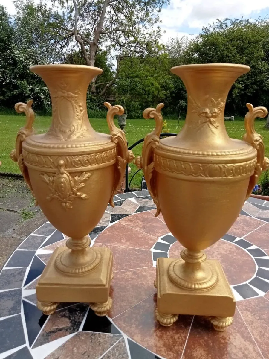 Pair of tall urns - Image 2