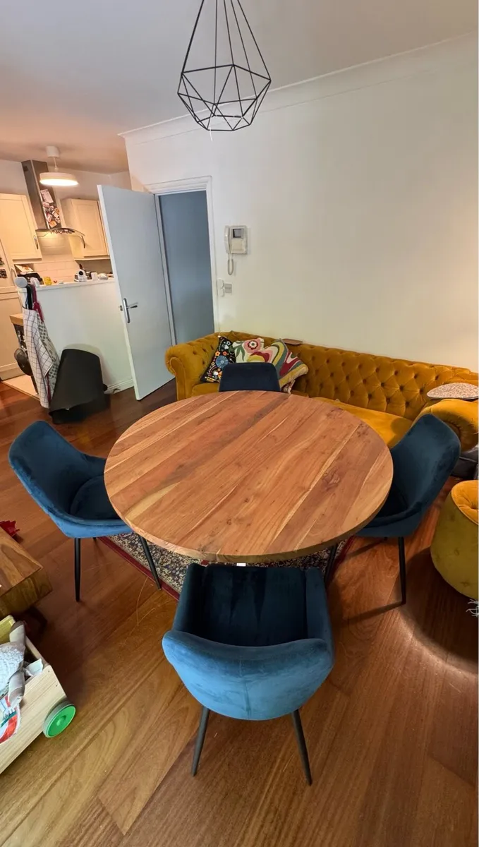 Dining room table and chairs - 120cm - Image 1