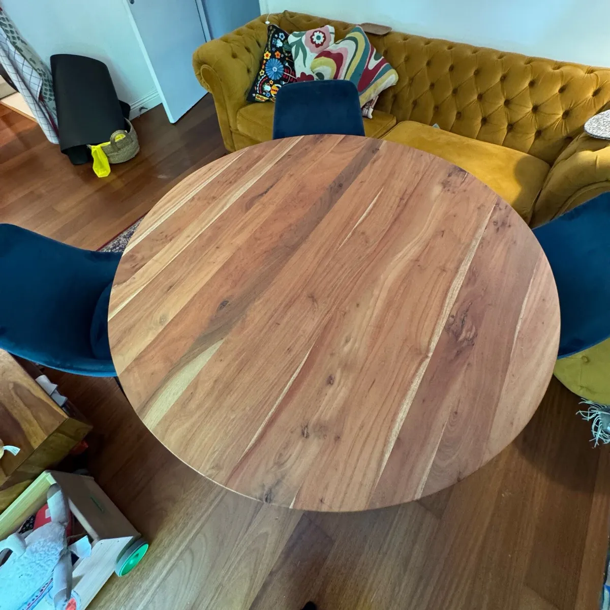 Dining room table and chairs - 120cm - Image 3