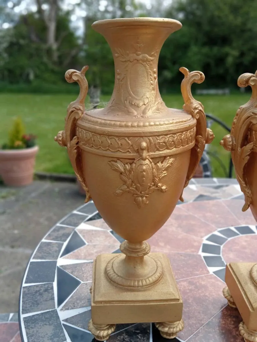 Pair of tall urns - Image 4
