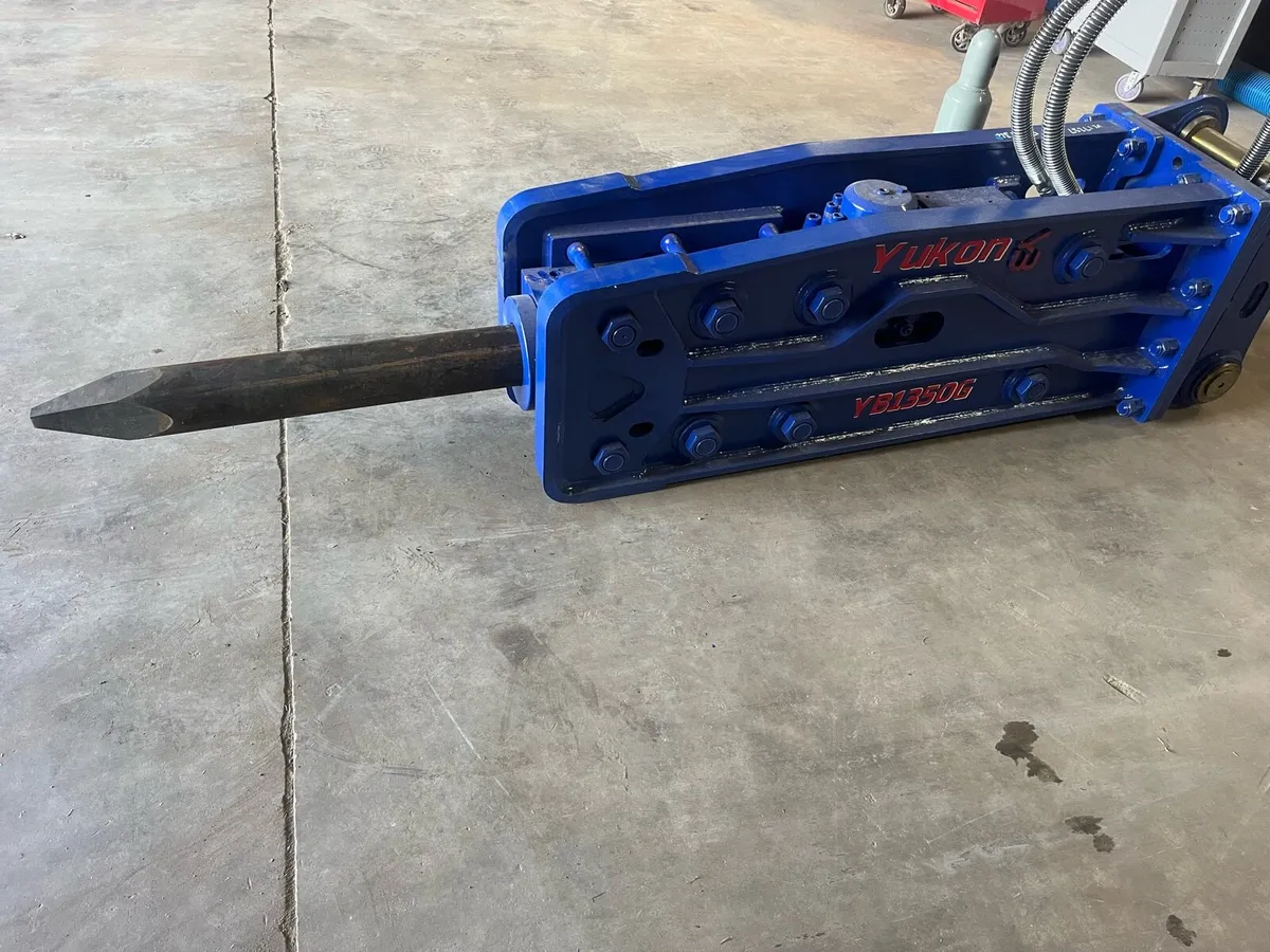 Rock hammer for 20 ton digger - Image 1