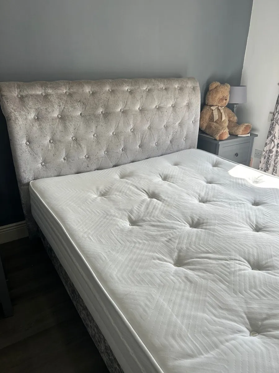 King size bed - Image 3