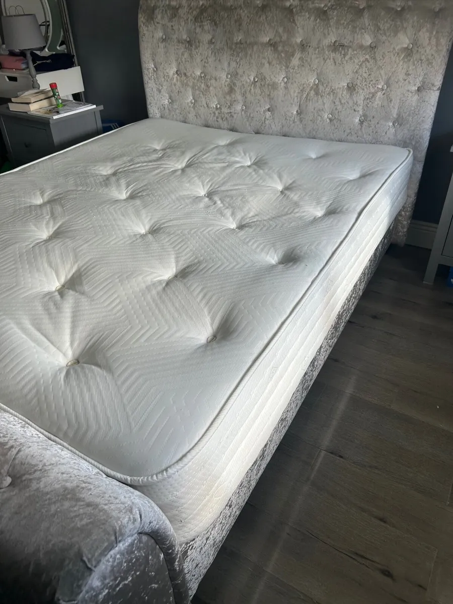 King size bed - Image 4