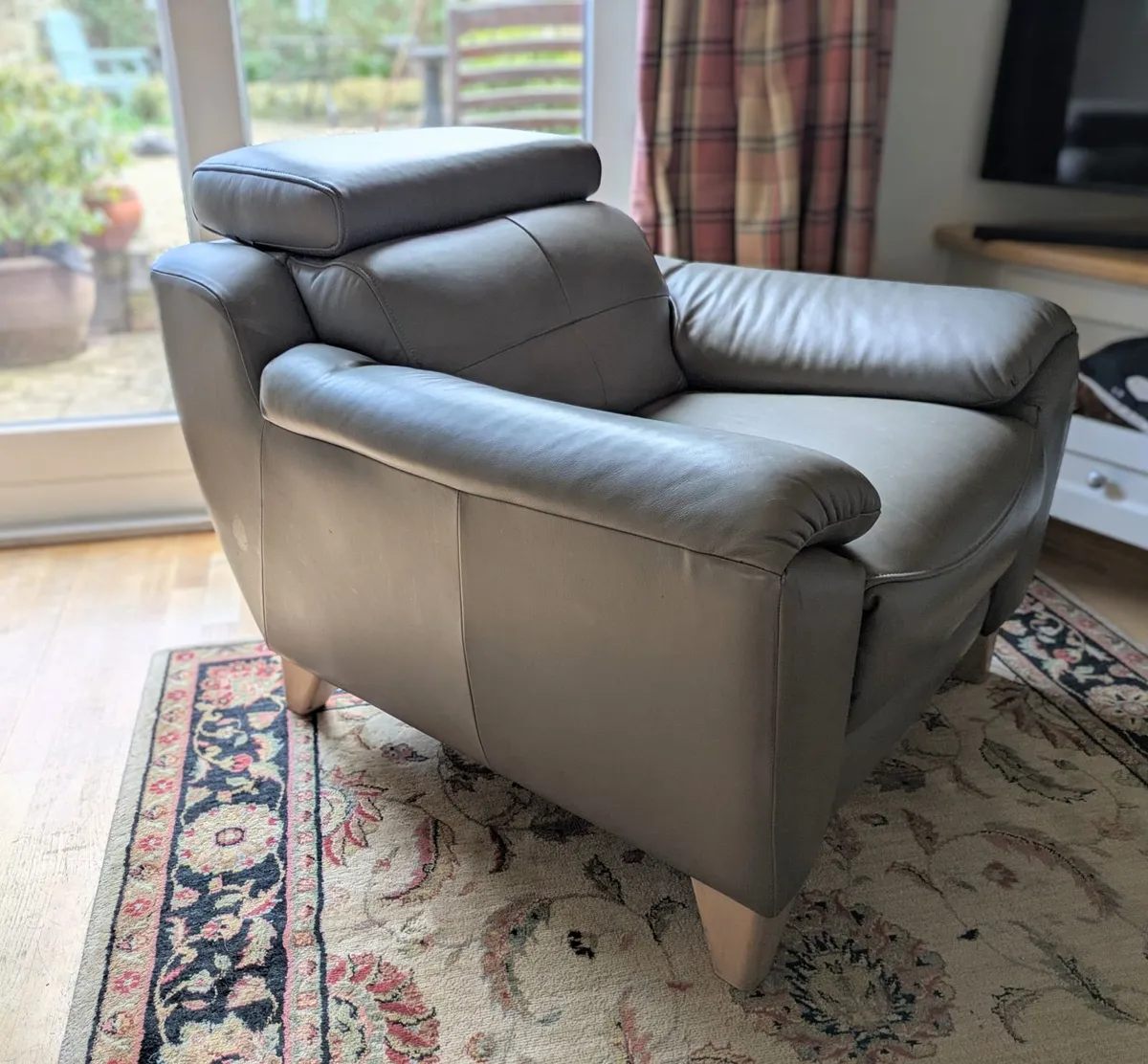 2 leather Parker Knoll armchairs - Image 4