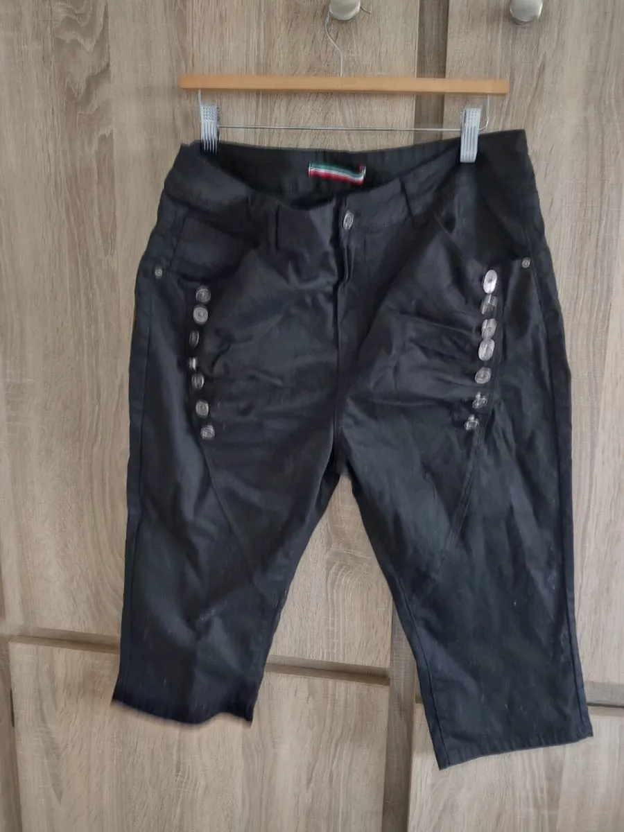 Size 46 Black Capri - Image 1