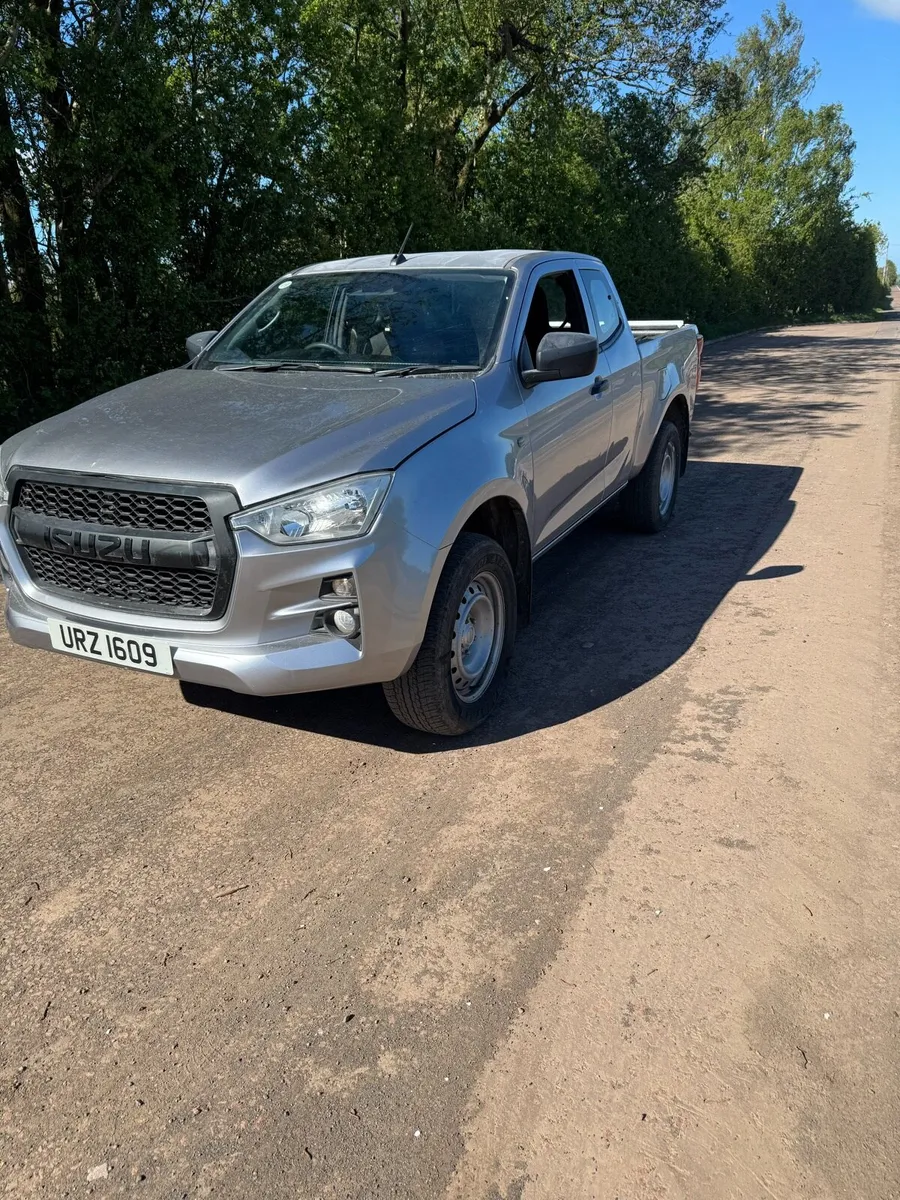 2022 Isuzu max utility - Image 1