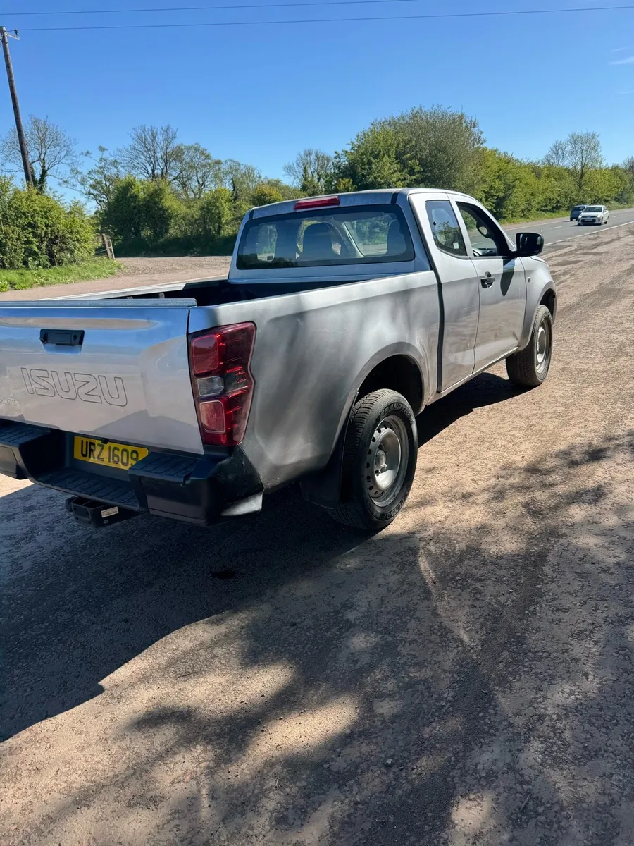 2022 Isuzu max utility - Image 3