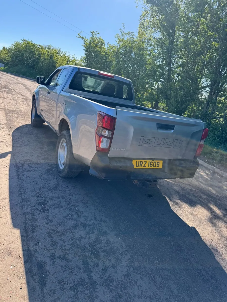 2022 Isuzu max utility - Image 2