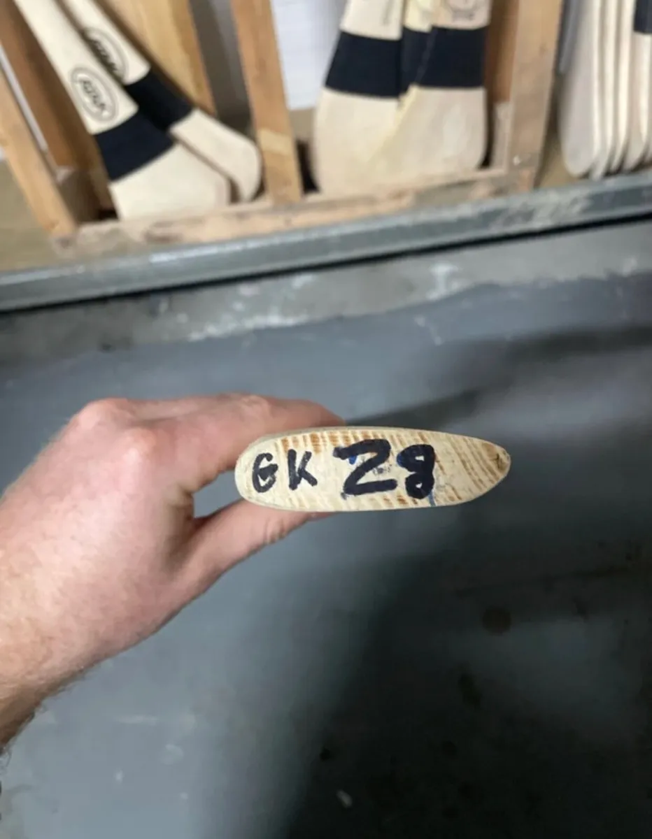 28inch Goalkeeper Hurley brand new - Image 3
