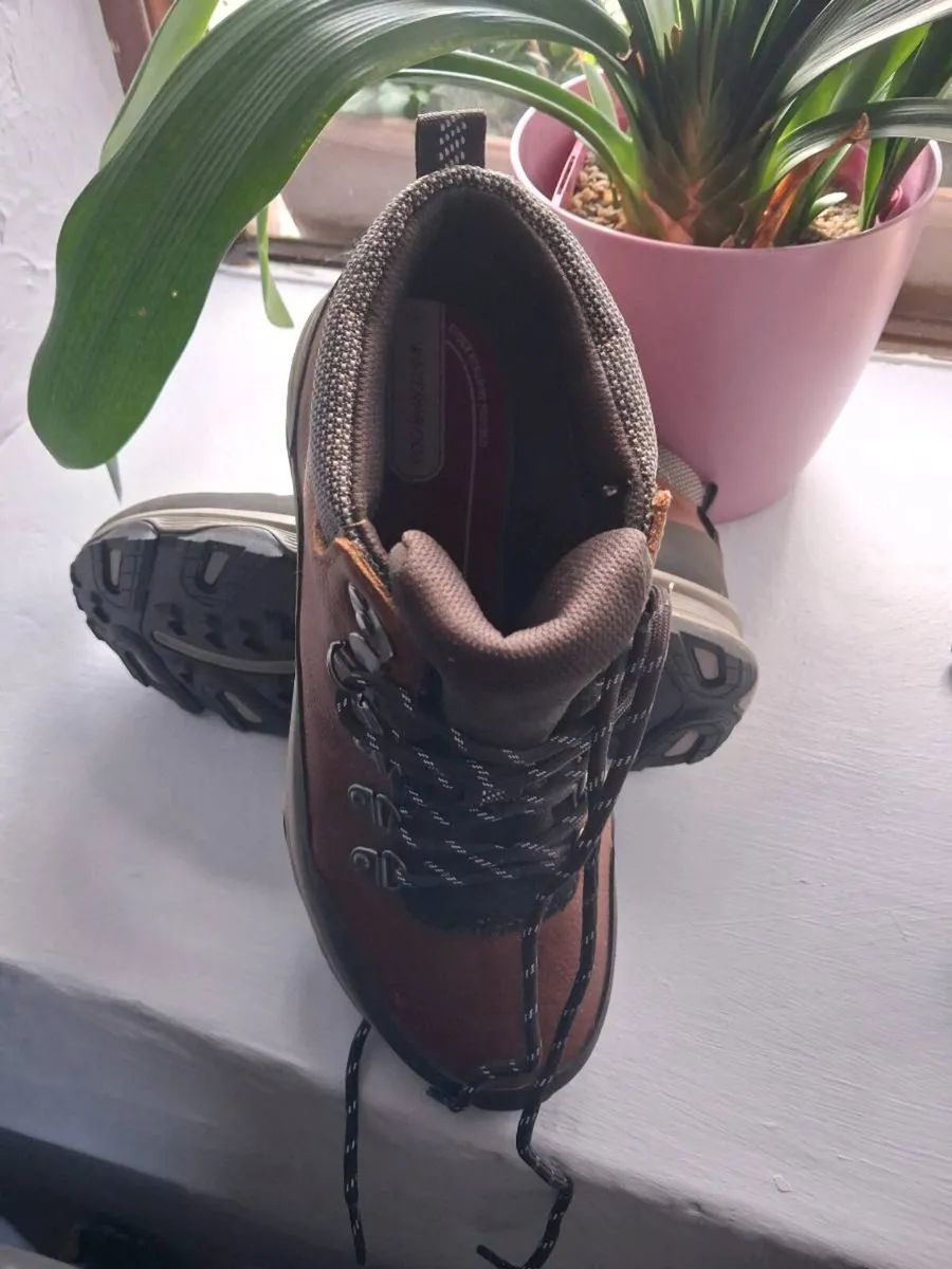 Mens boot and sandal size 7. - Image 1