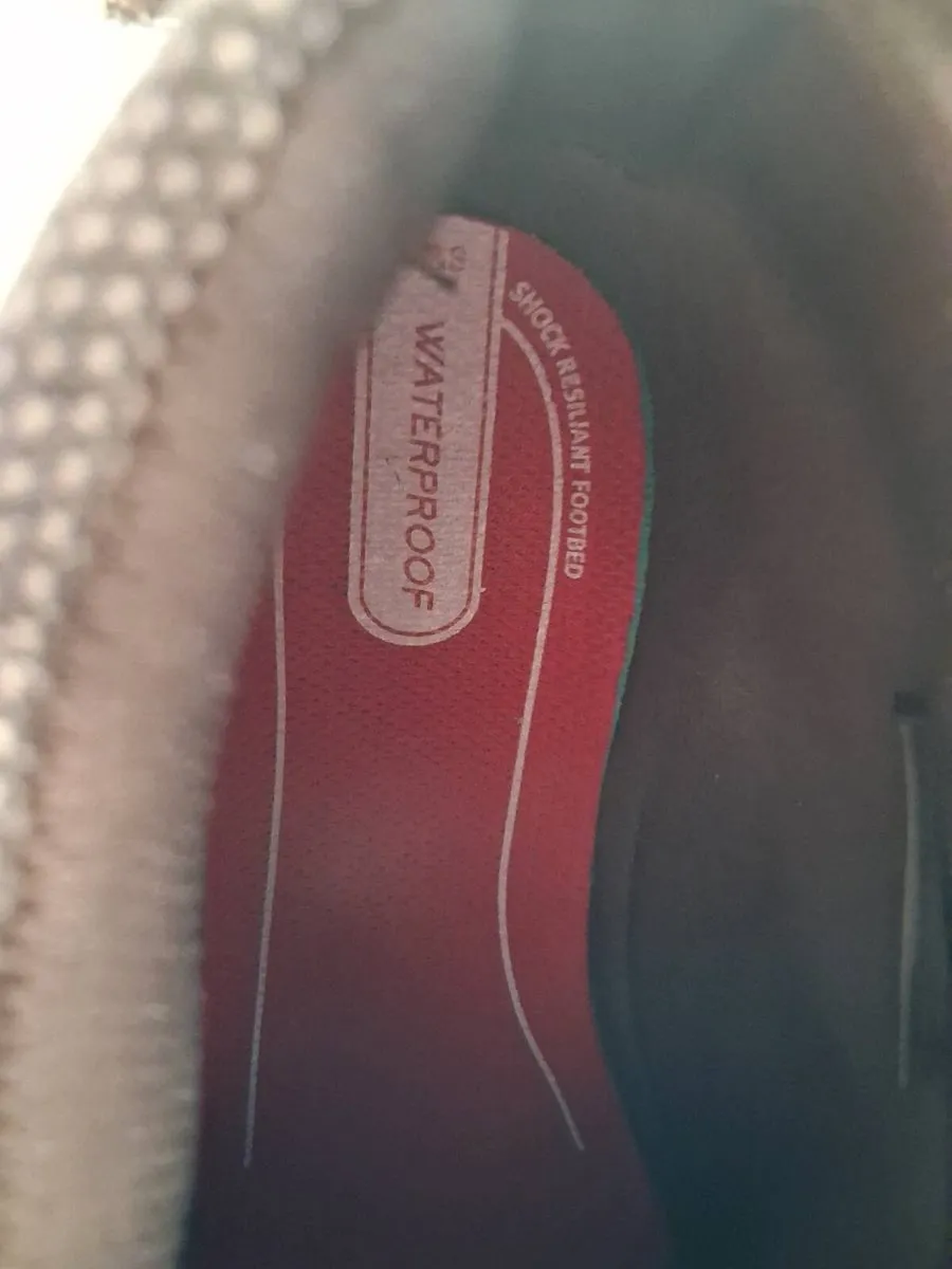 Mens boot and sandal size 7. - Image 2