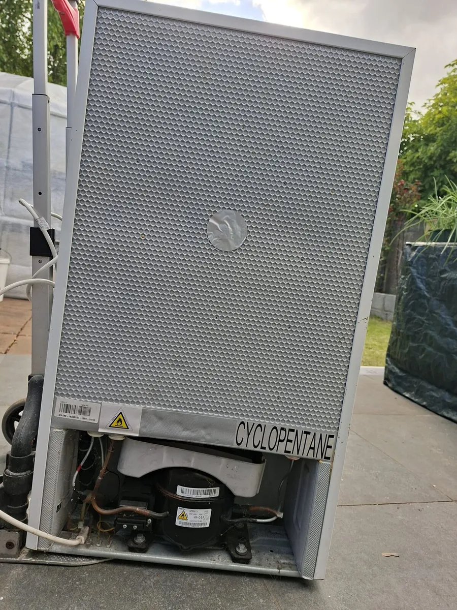 Under counter fridge/freezer - Image 4