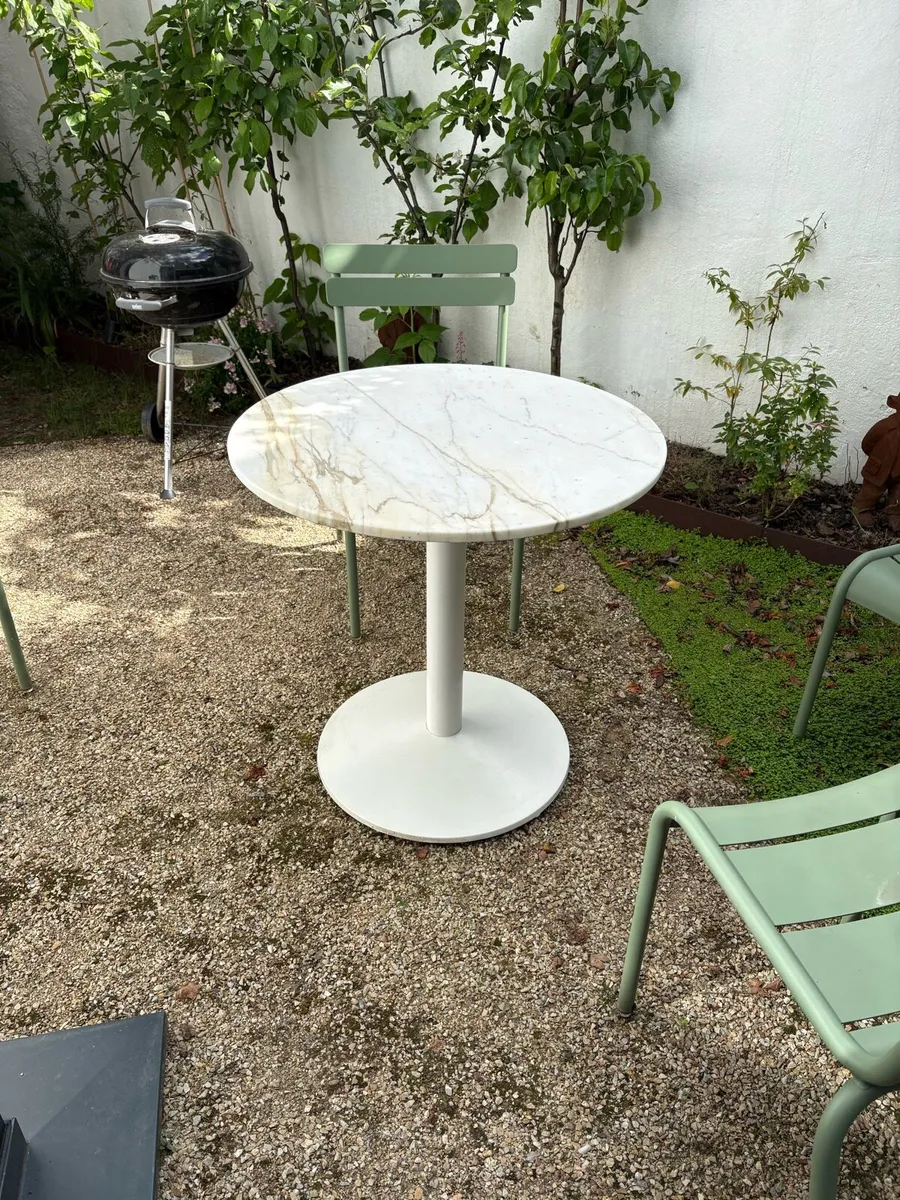 Garden marble top round table - Image 1