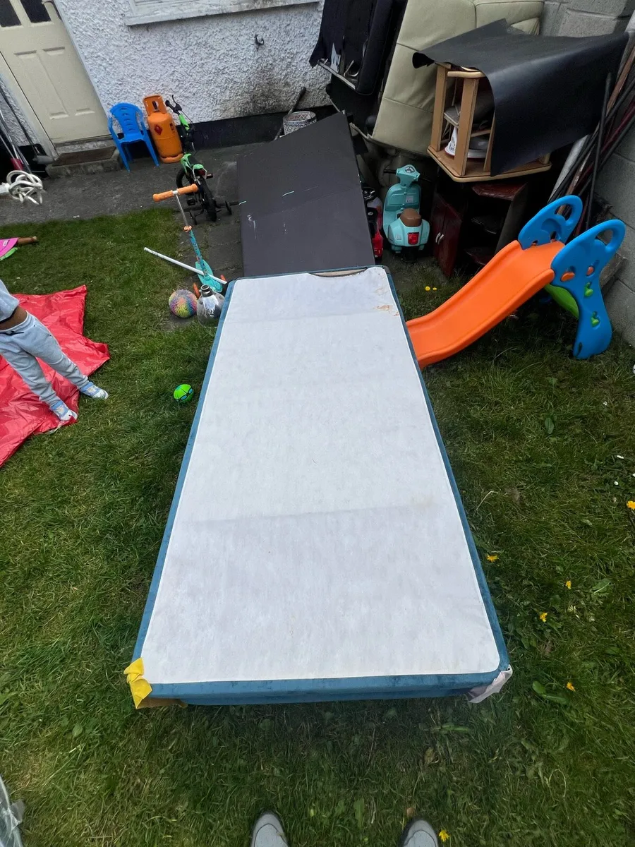 Bed and mattress - Image 2