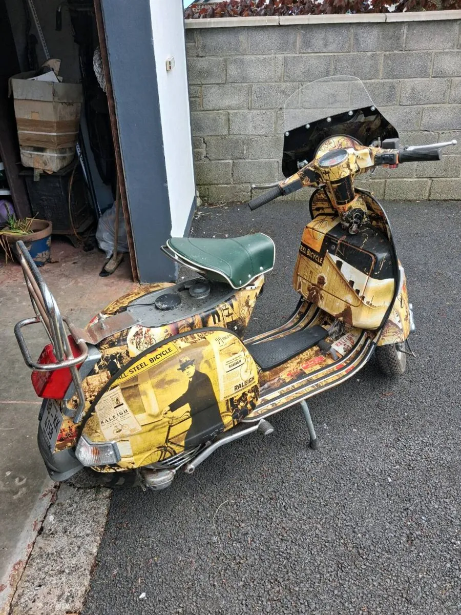 Vespa scooter - Image 1