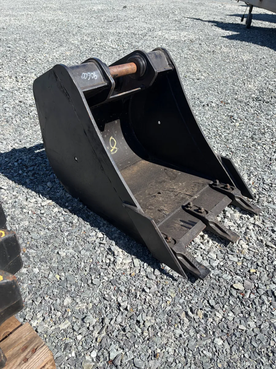 JCB General Purpose Bucket - Image 1
