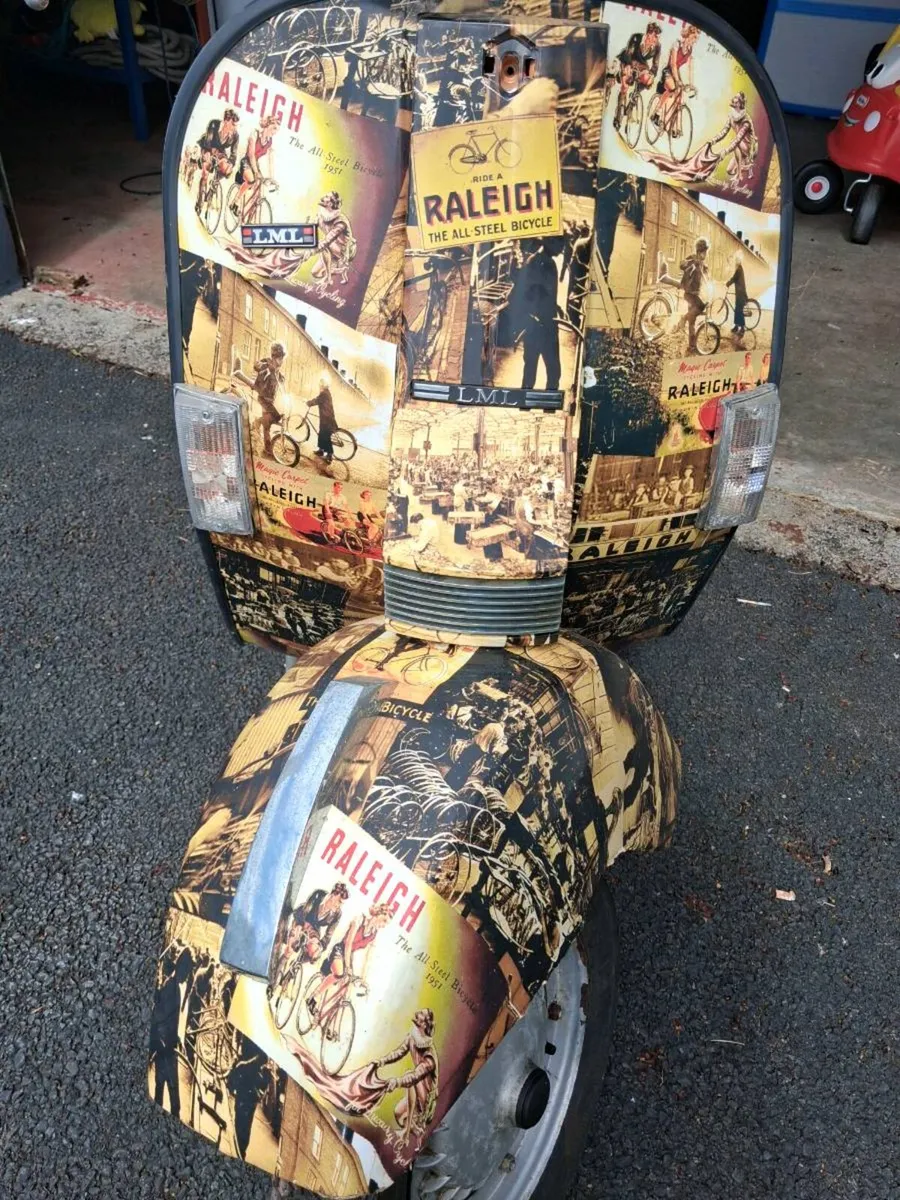 Vespa scooter - Image 2