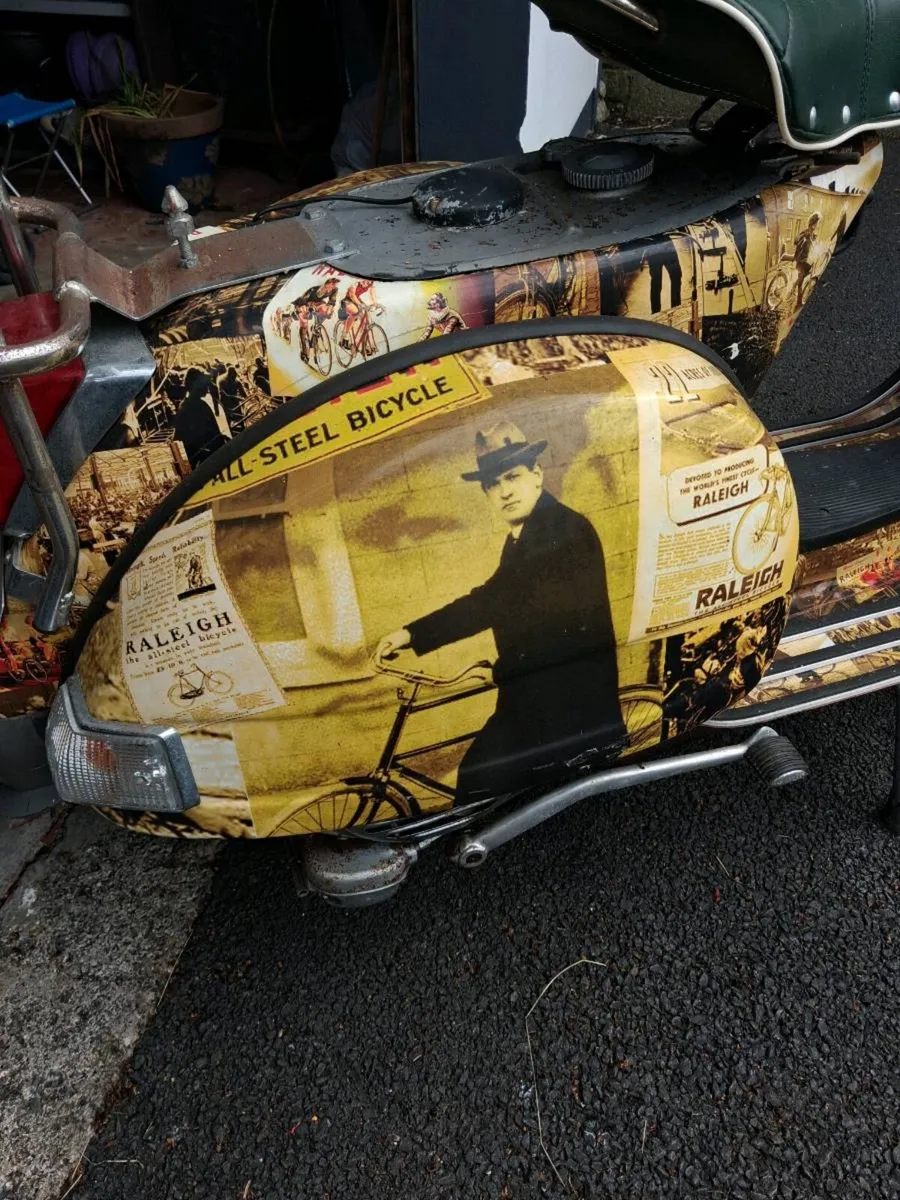 Vespa scooter - Image 3