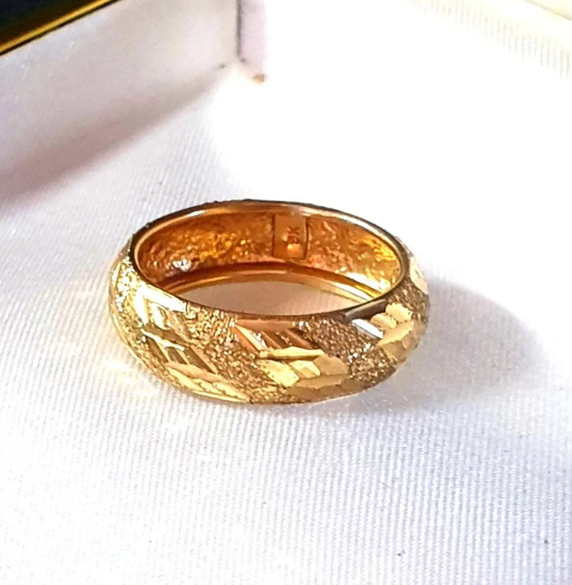 Vintage Hallmarked 9ct Gold Wedding Ring - Image 3