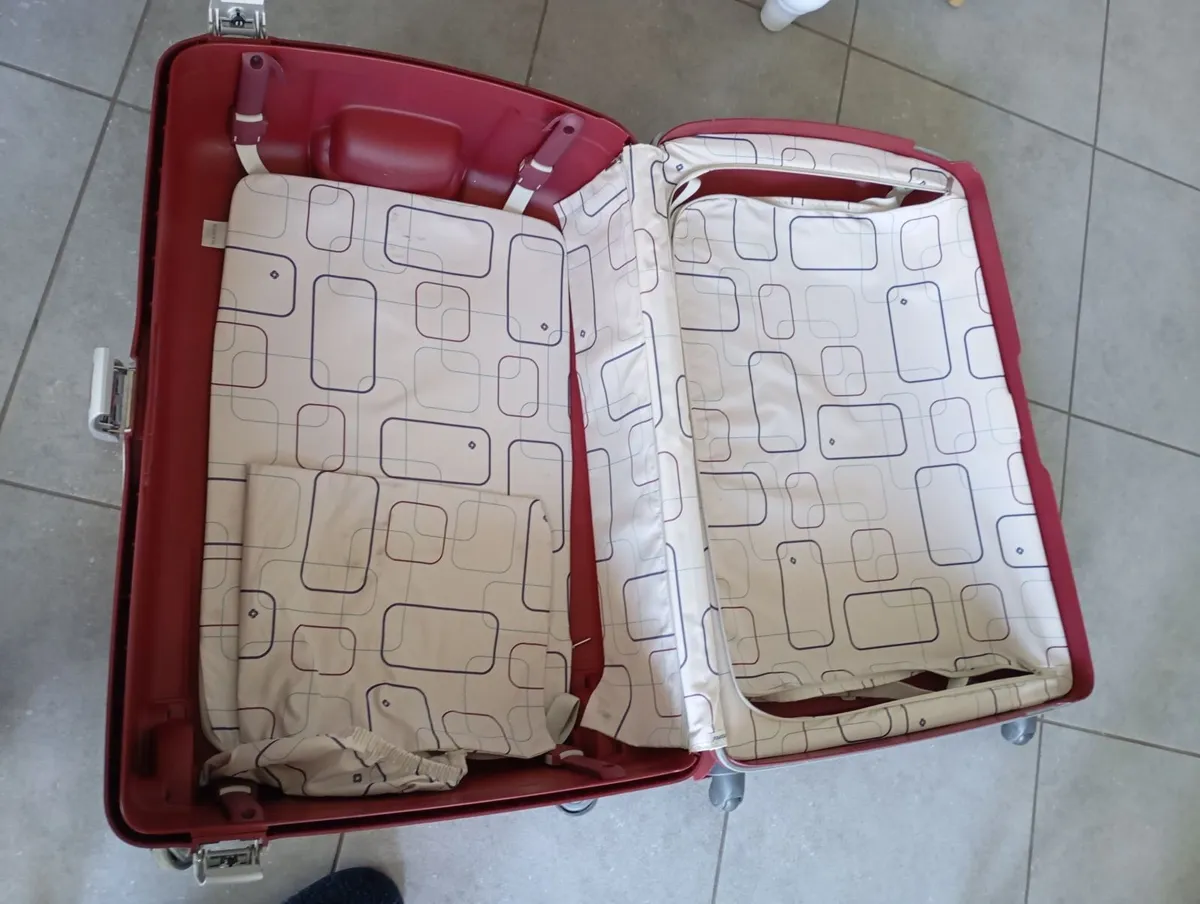 Suitcase - Image 3