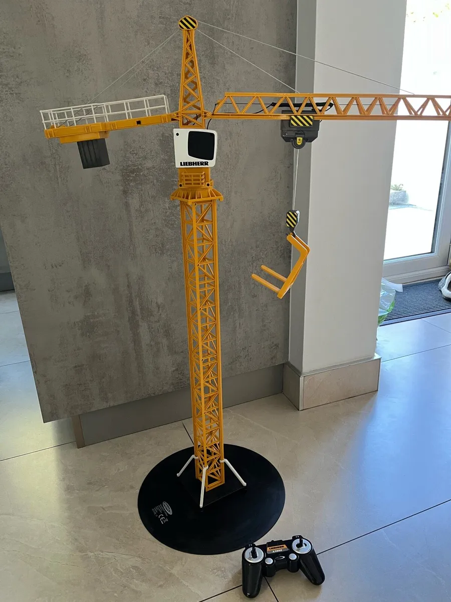 Remote Control Liebherr Tower Crane - Image 1
