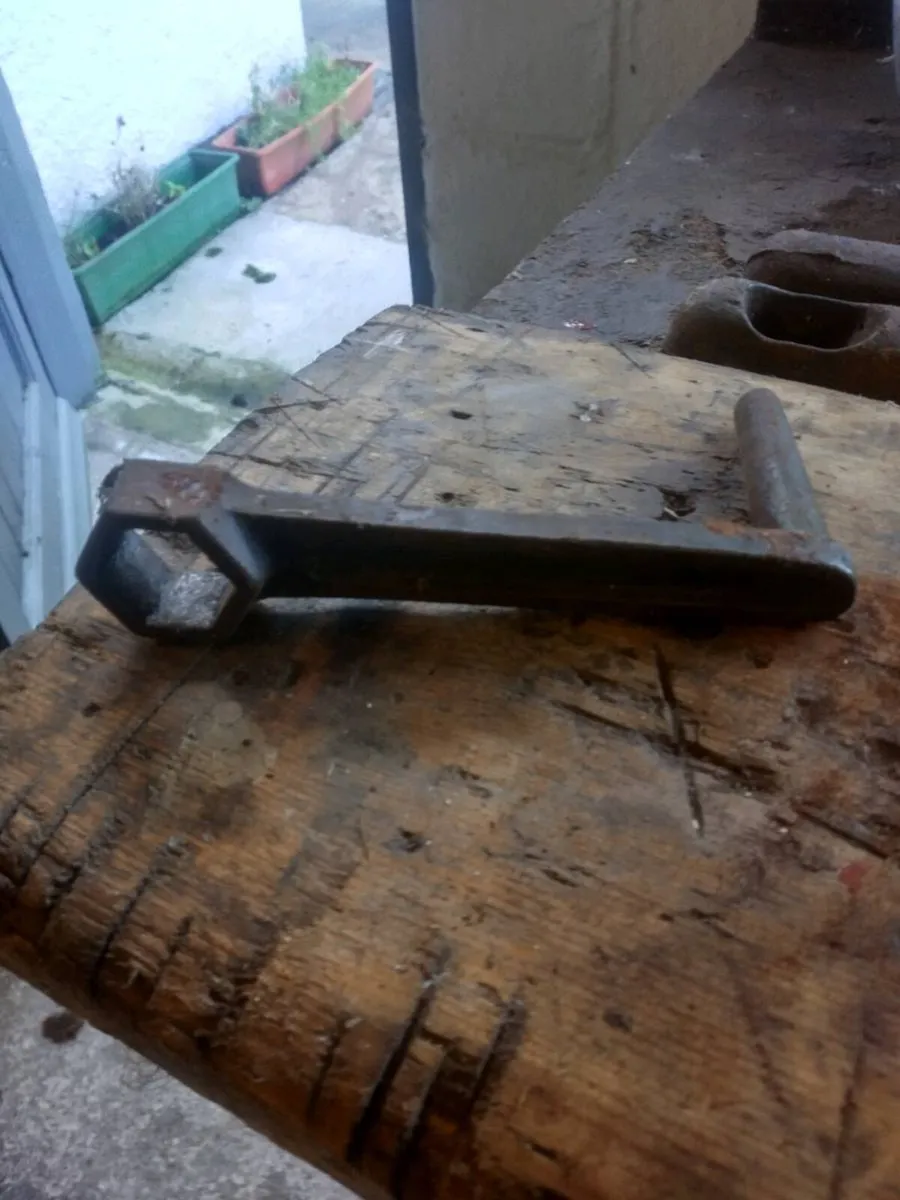 Victorian bed cranking wrench