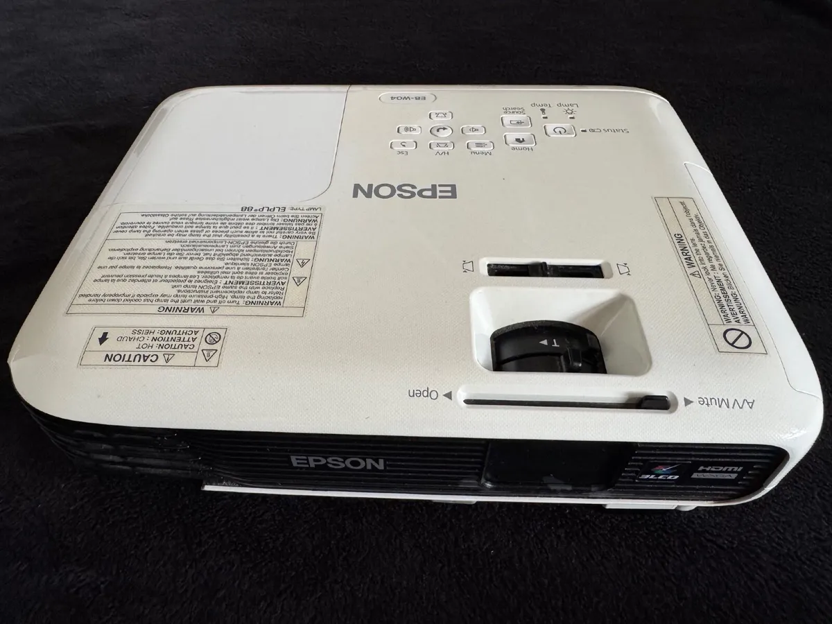 Epson LCD Projector EB-W04 / H718B - Image 1