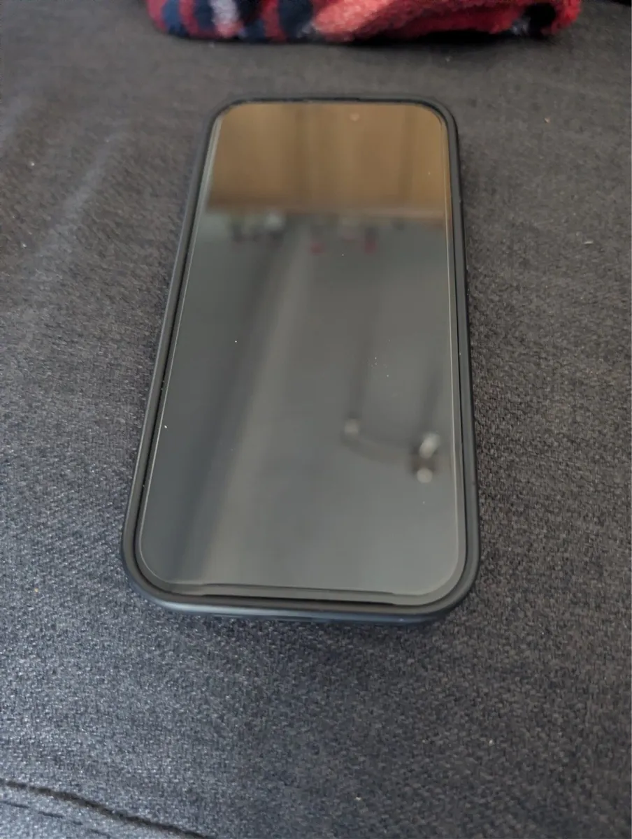 iPhone 15 128GB — Black — Unlocked — €380 - Image 2