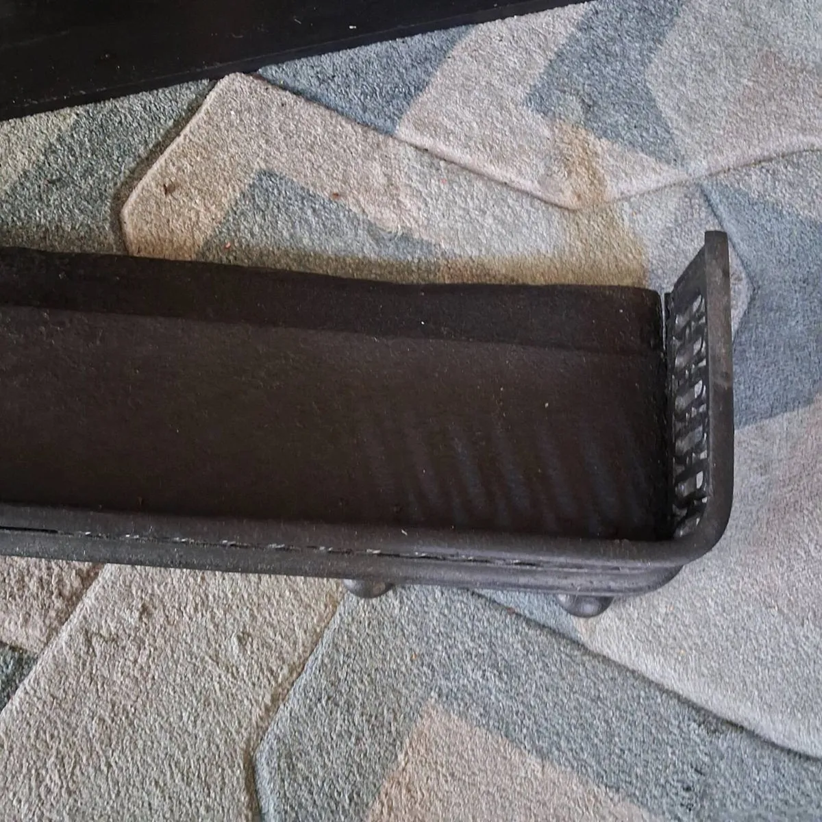 Cast iron fender - Image 4