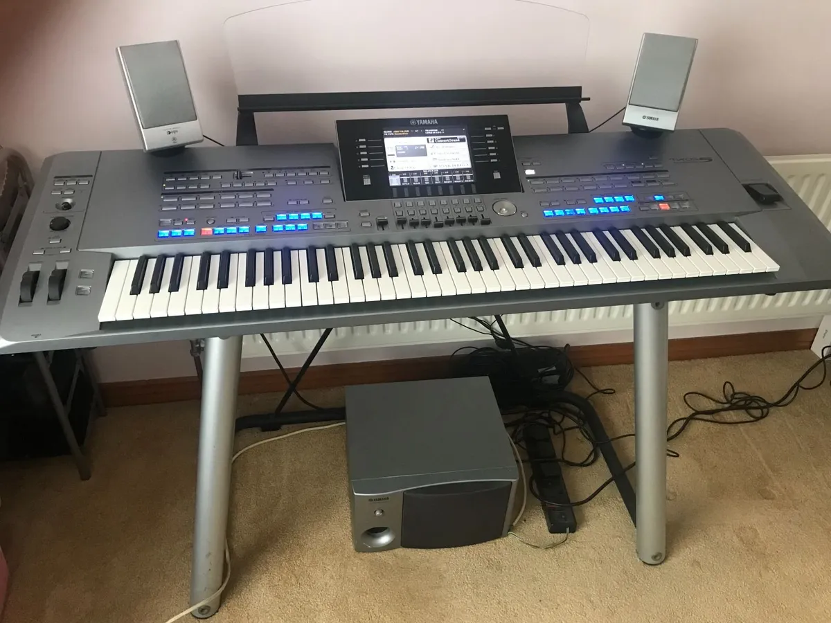 Tyros 5 Keyboard - Image 1