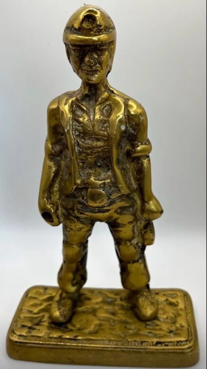 Vintage solid brass figurine - Image 3