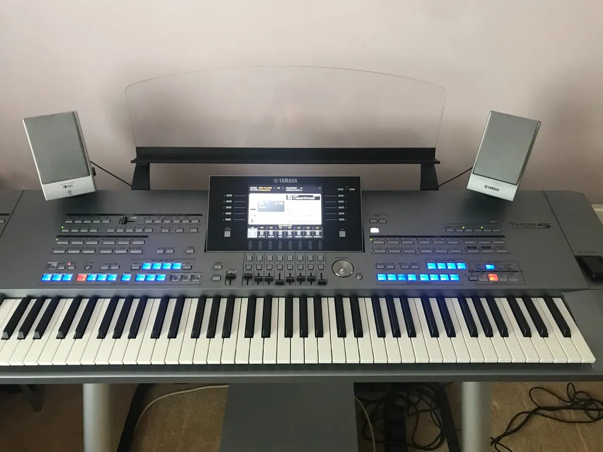 Tyros 5 Keyboard - Image 2