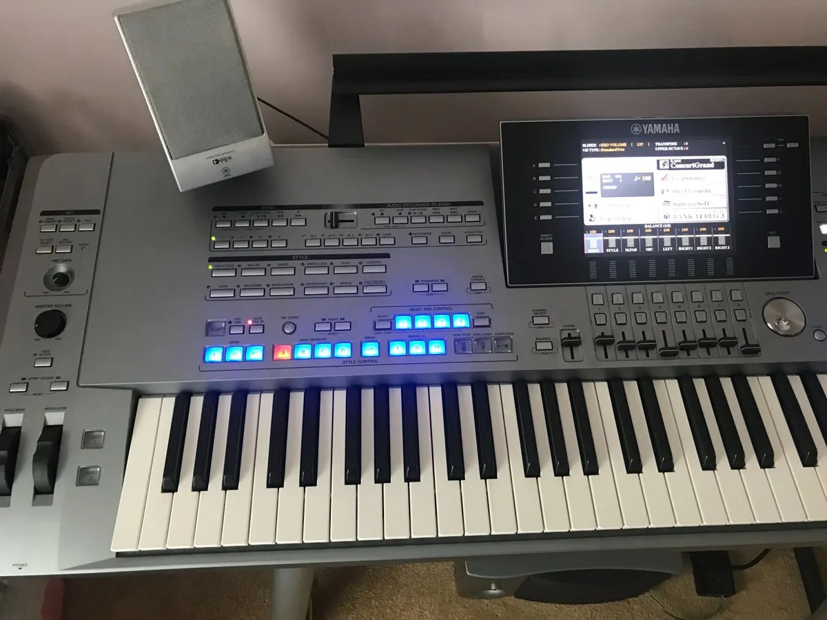 Tyros 5 Keyboard - Image 3