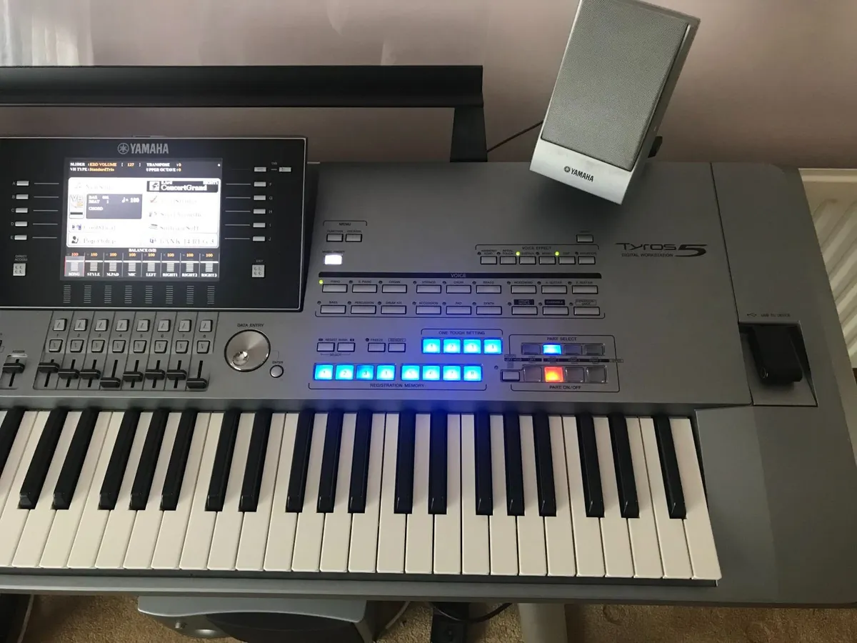 Tyros 5 Keyboard - Image 4