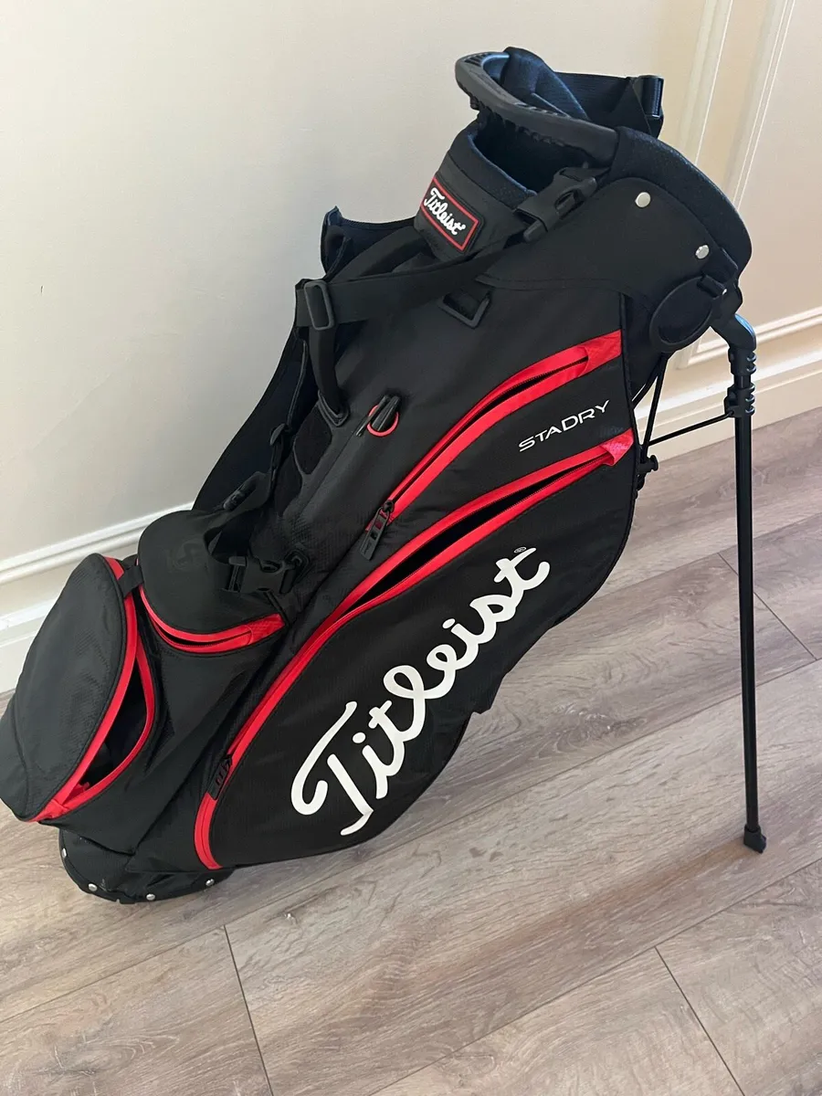 Titleist Players 4 StaDry Stand Bag - Image 1