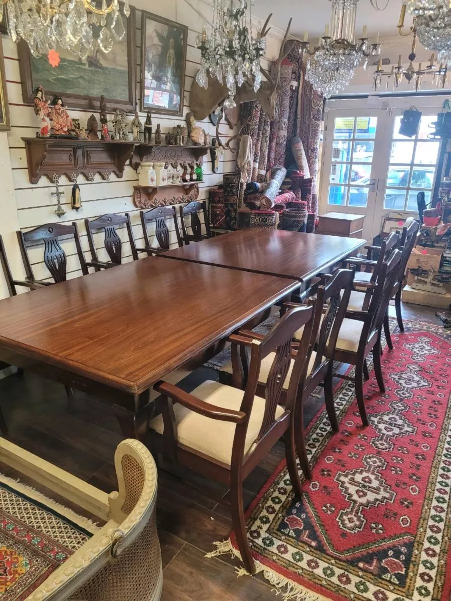 Mahogany dining table and 10 chairs. 80/304/122 cm - Image 1