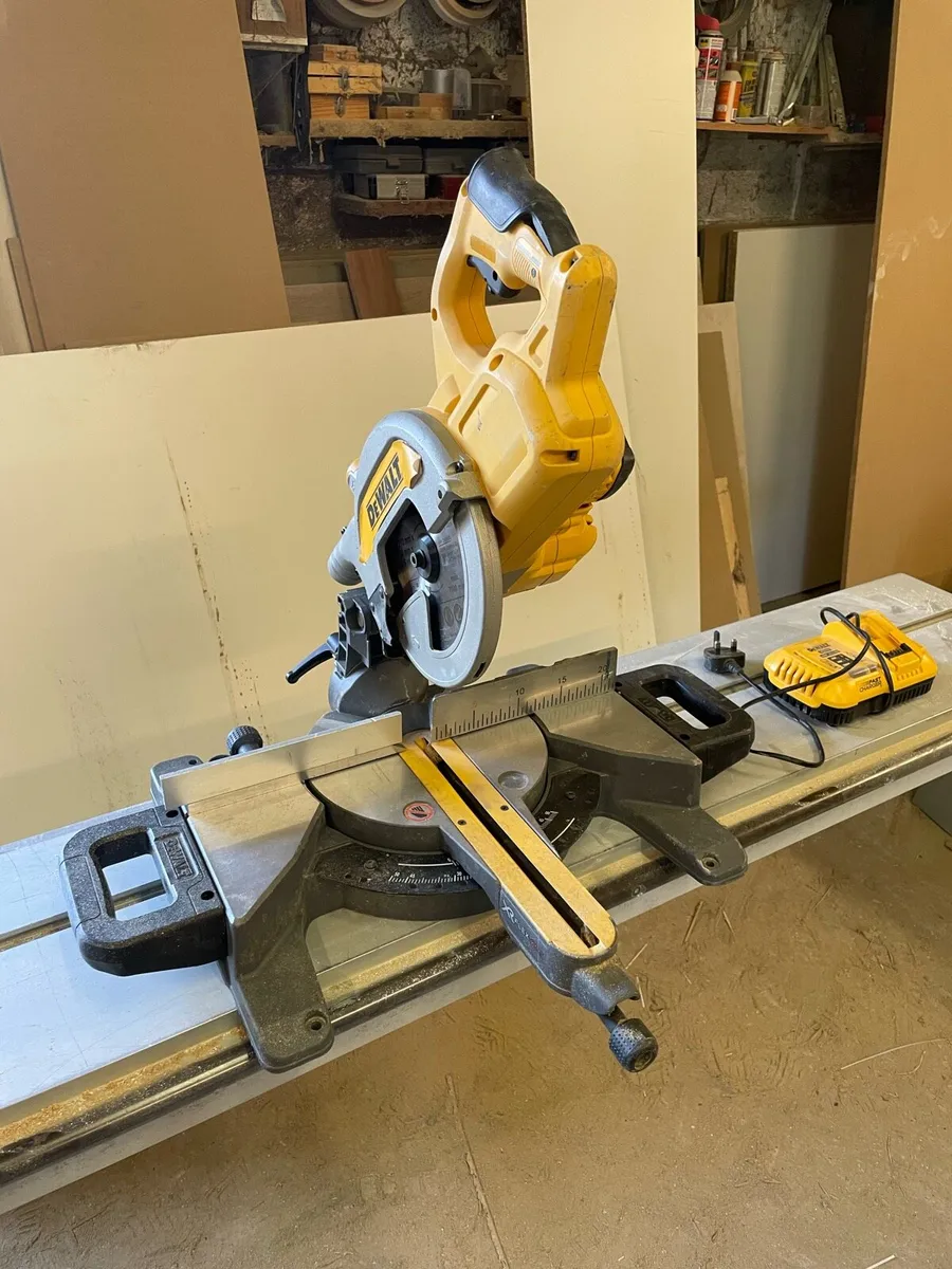 Cordless 215mm DeWalt chop saw - Image 2