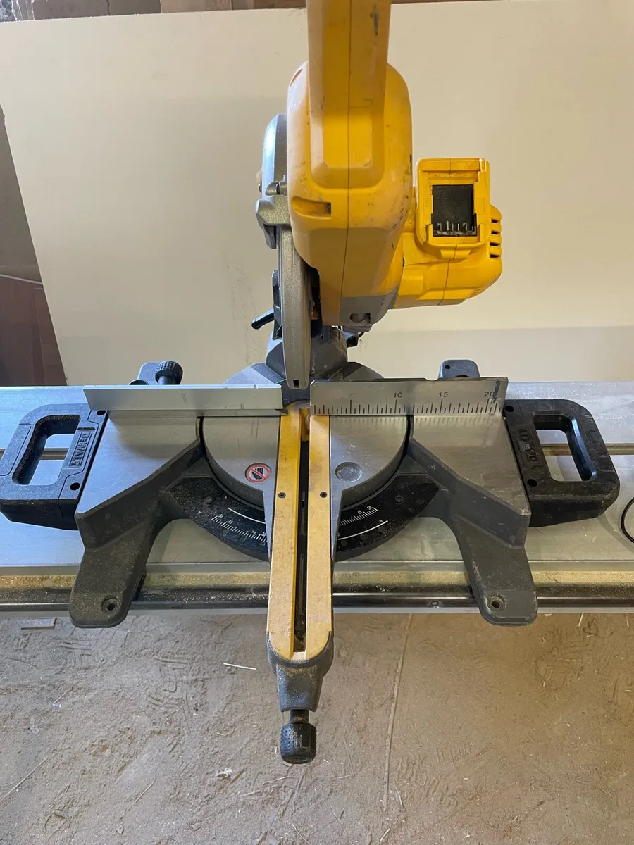 Cordless 215mm DeWalt chop saw - Image 3