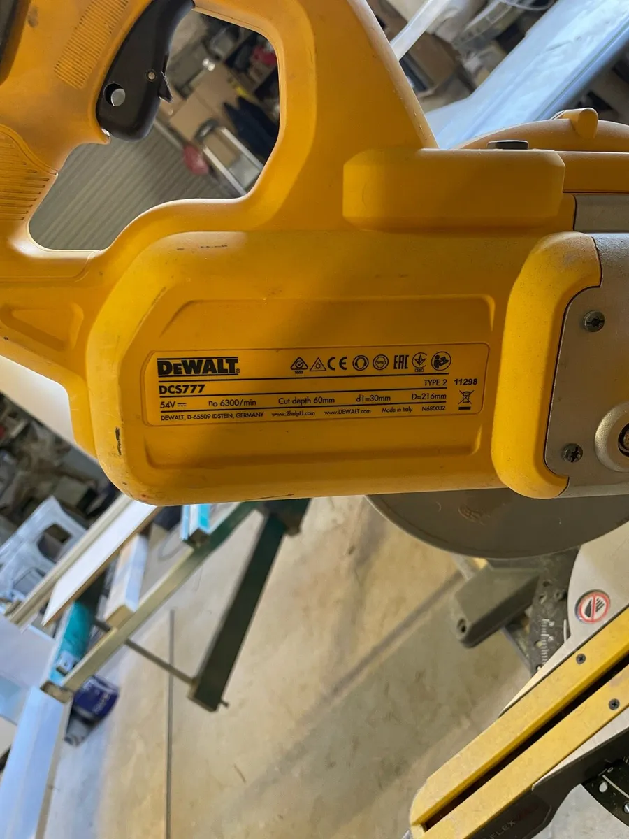Cordless 215mm DeWalt chop saw - Image 4