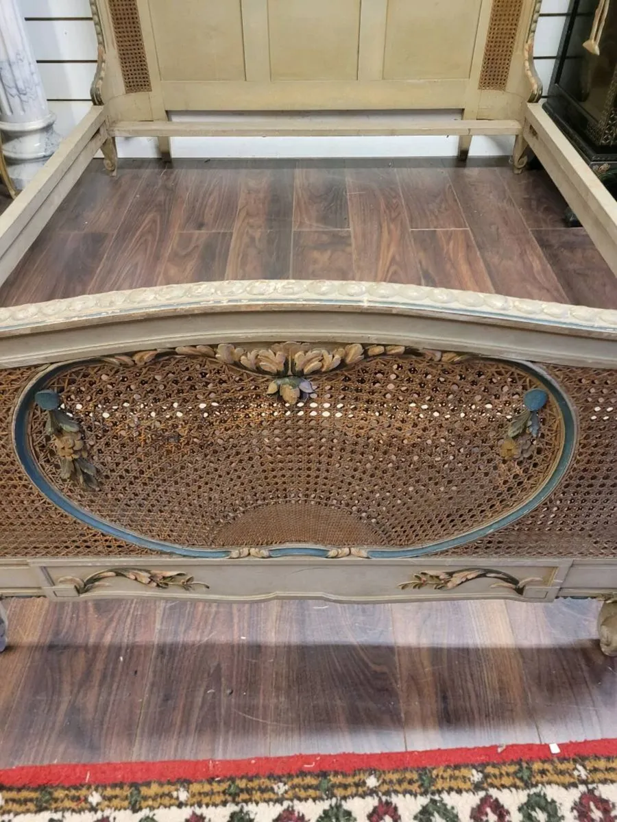 Louis XVI Swag Roses Rattan Bed Frame,King size. - Image 4