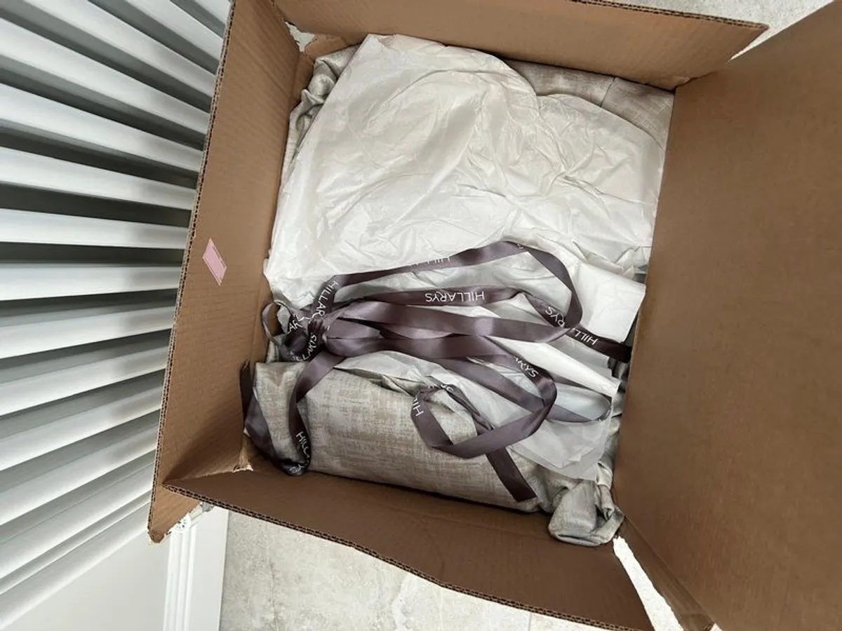 Brand new curtains - Image 1