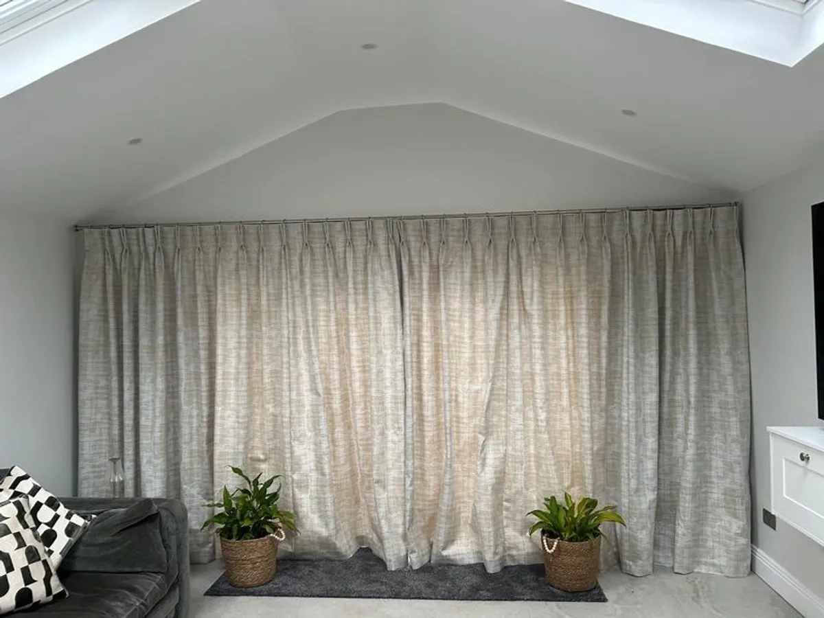Brand new curtains - Image 3