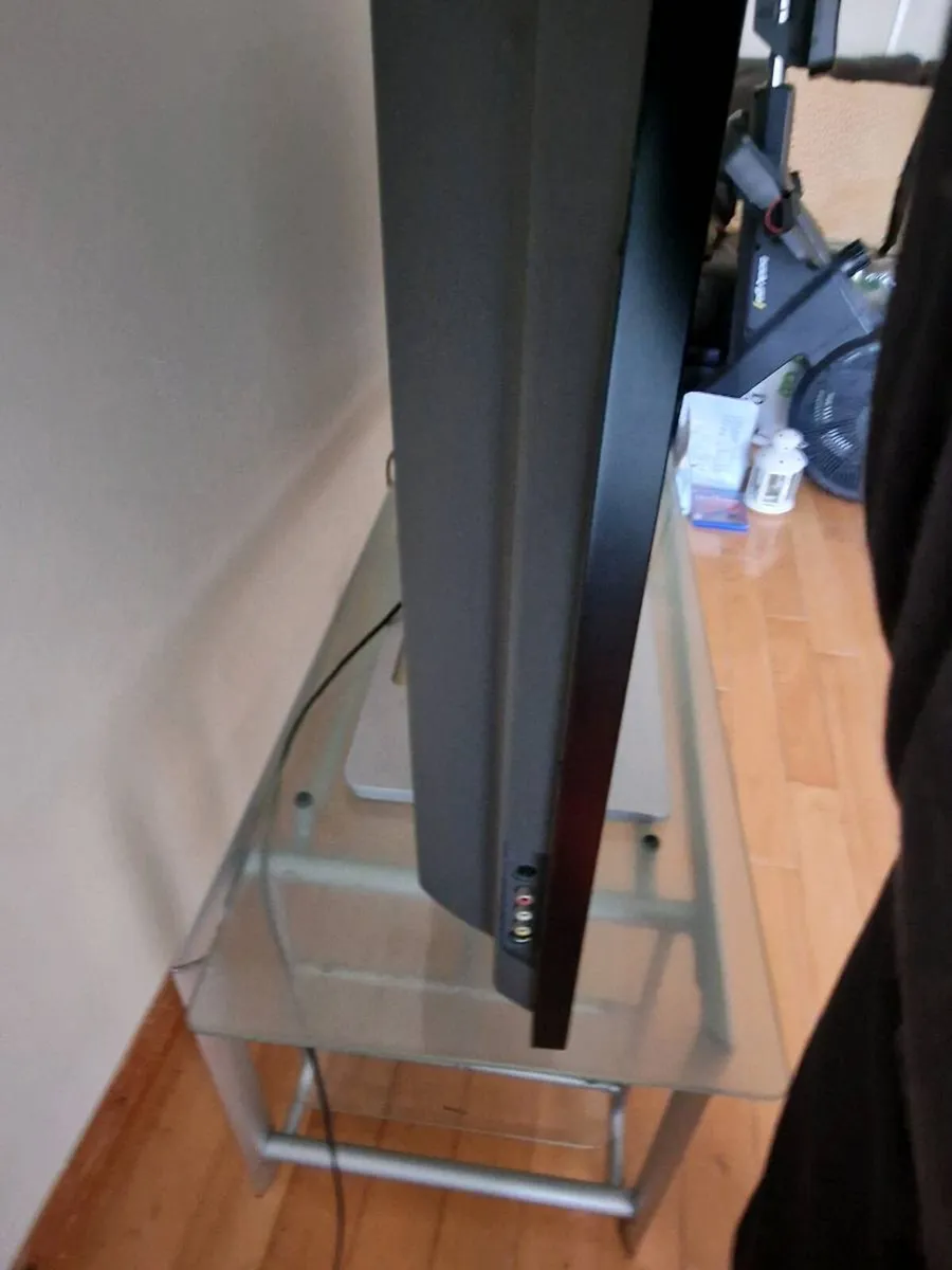 42" Tv and stand - Image 2