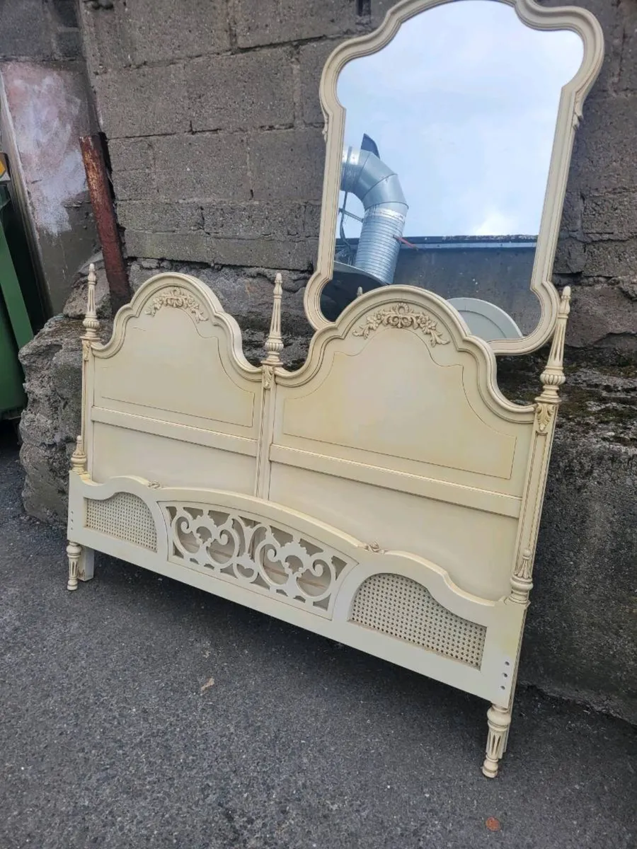 Bedroom set. - Image 2