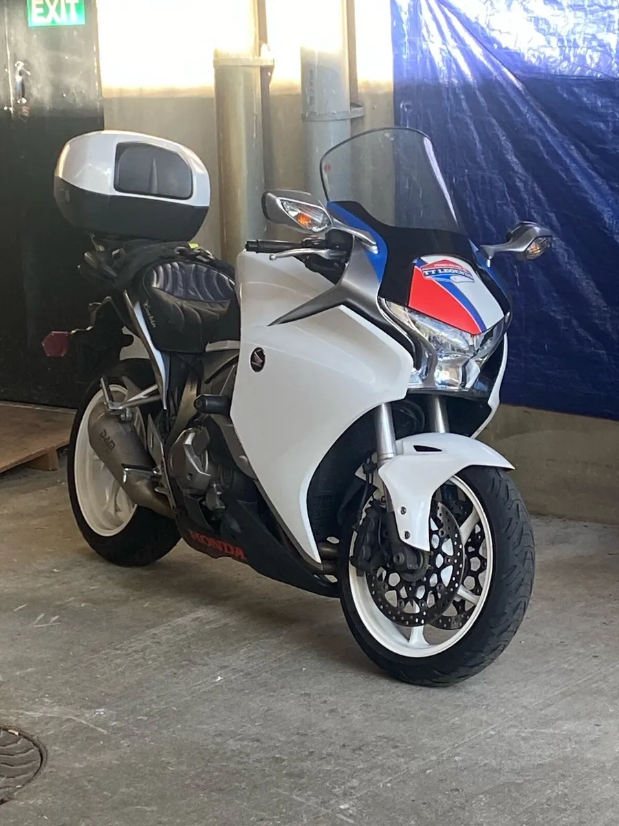 Honda VFR 1200F DCT - Image 1