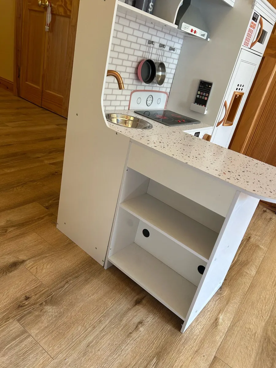 Toy kitchen - Image 3